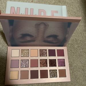 Huda nude eyeshadow palette